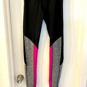 Leggings with pink and gray accents